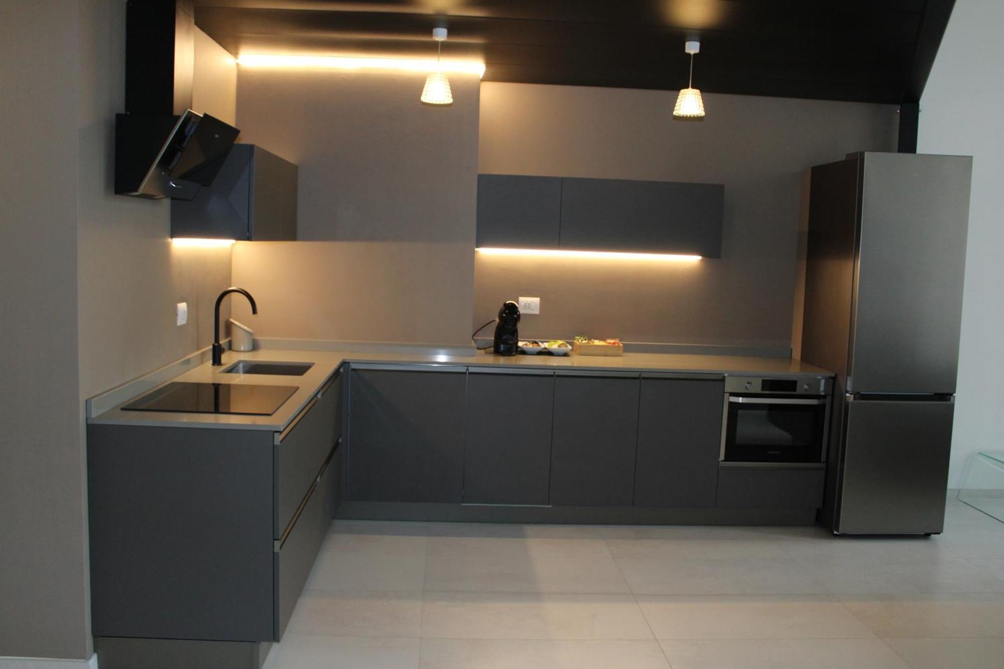 Milan Space Loft - Apartment Close To M5 Subway - Free Parking - Sky & Netflix Tv المظهر الخارجي الصورة