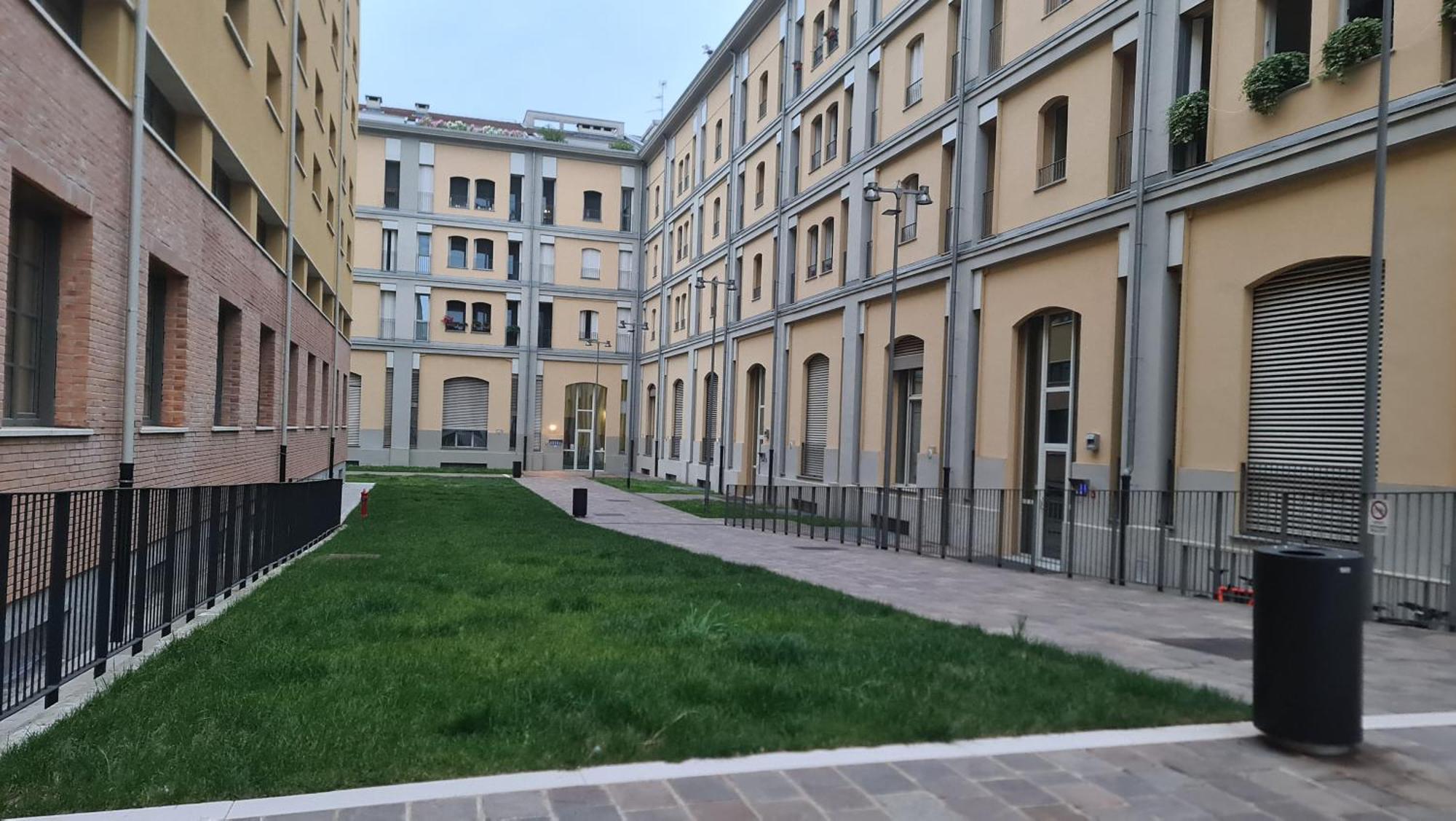 Milan Space Loft - Apartment Close To M5 Subway - Free Parking - Sky & Netflix Tv المظهر الخارجي الصورة